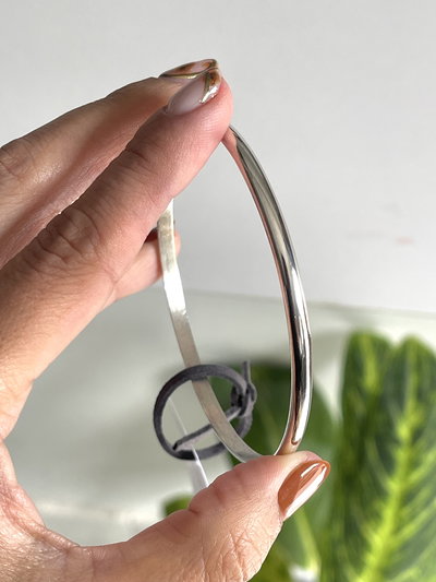 Esclava con bordes curvos . 7 cm x 4 mm