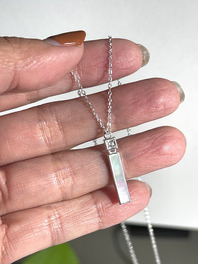 Conjunto cadena y dije barra de nácar 