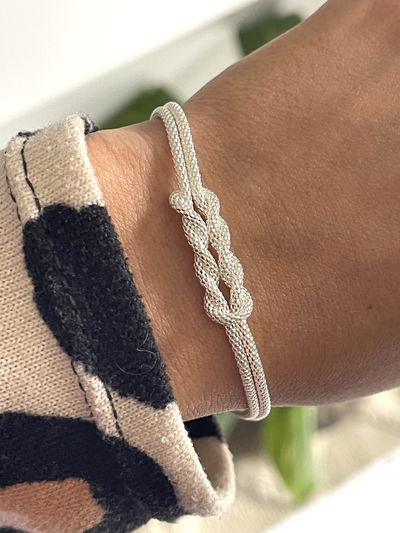 Pulsera canasta con dos nudos infinitos 