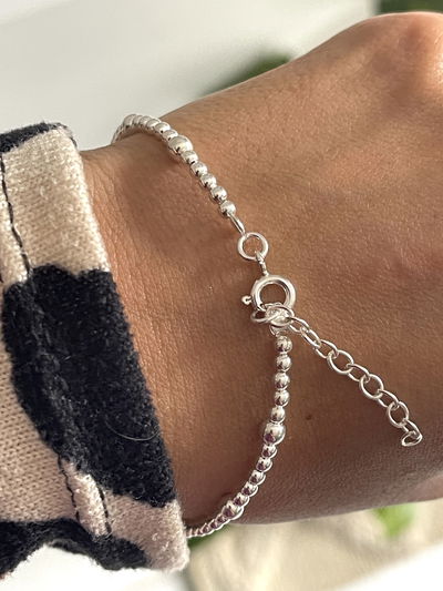 Pulsera bolitas 5x 1 dos tamaños diferentes. 