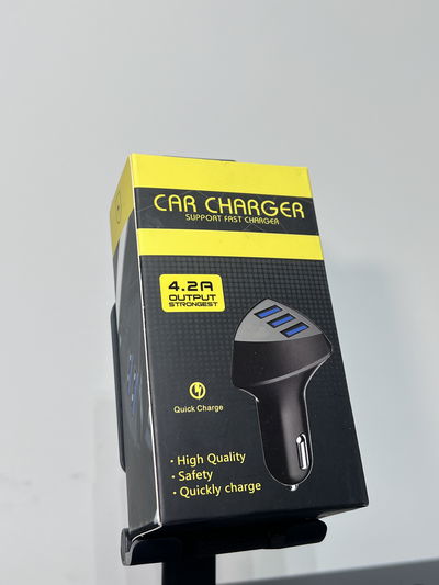CARCADOR PARA AUTO 3 USB 4.2A