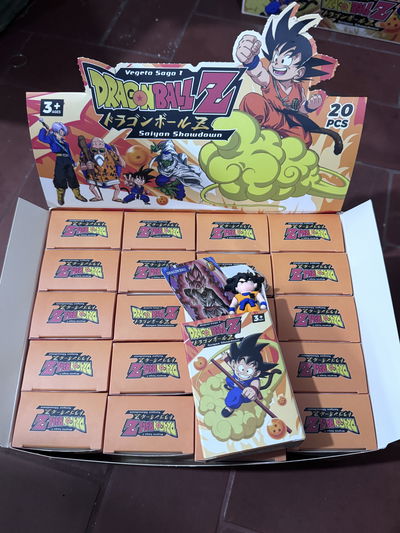 CAJA SORPRESA DRAGON BALL COLGANTE Y CARTAS