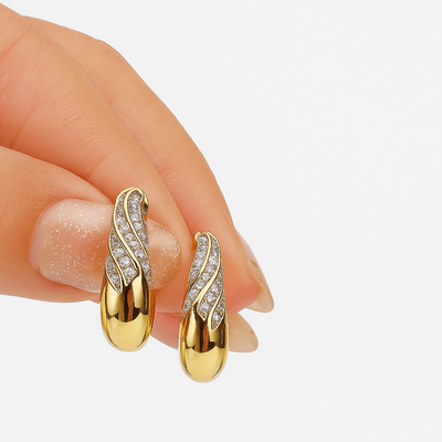 Aros  Dorados Huggies con Circonias en Relieve -J92