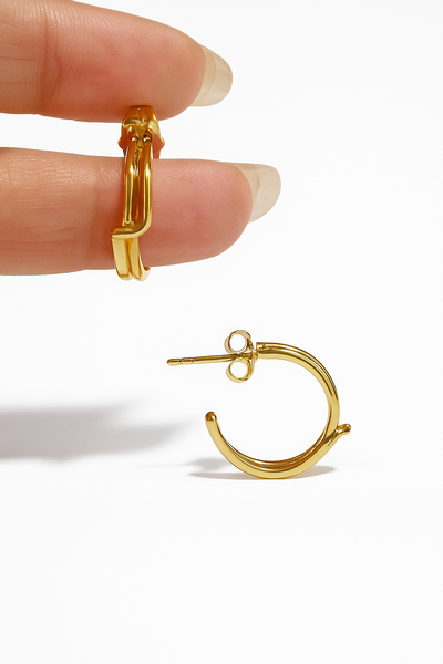 Aros Tipo Argollas con Doble Nudo Frontal Dorado -J149