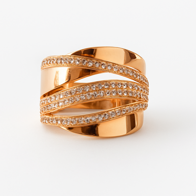 Anillo Elegancia entrelazada Dorado con Brillos de Impacto