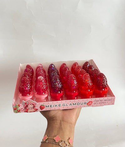 Gloss en forma de frutilla 🍓. Huele riquísimo!
