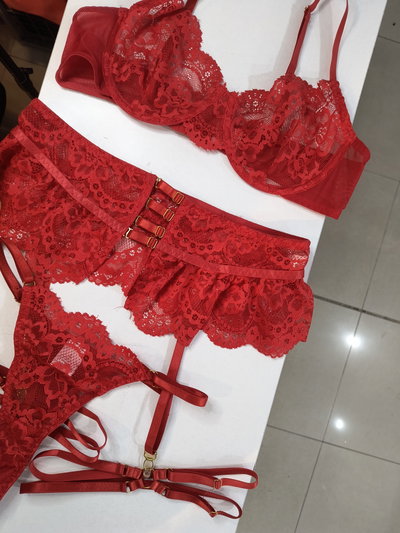 4. SET DE LENCERÍA T: 100