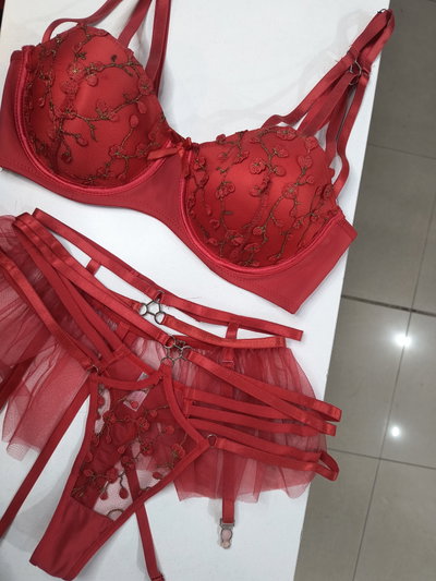 2. CONJUNTO DE LENCERÍA T:85-90 