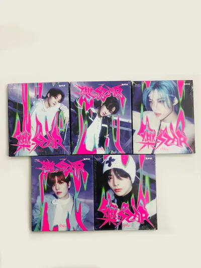 Stray Kids - ROCK-STAR (Postal Version)