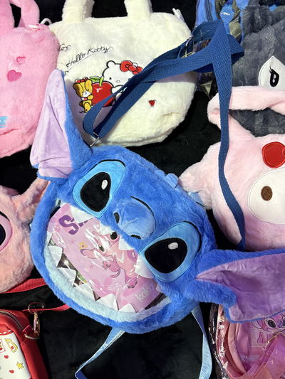 CARTERA CON VISOR -STITCH