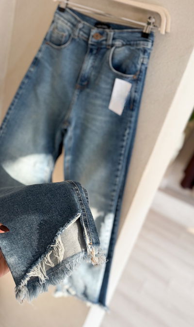 Cropped Arela