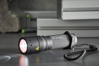 LINT"LED LENSER"TAC TORCH (9804)