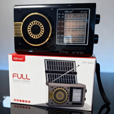 Parlante Radio AM-FM-SW con Luz de Linterna y Carga Solar KTF-2027. 📻🔦☀️