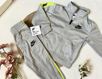 Set conjunto NIKE - Gris 