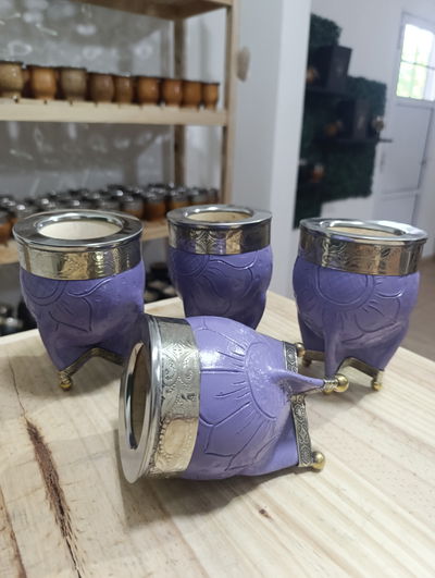 IMPERIAL LILA REPUJADO CON BASE