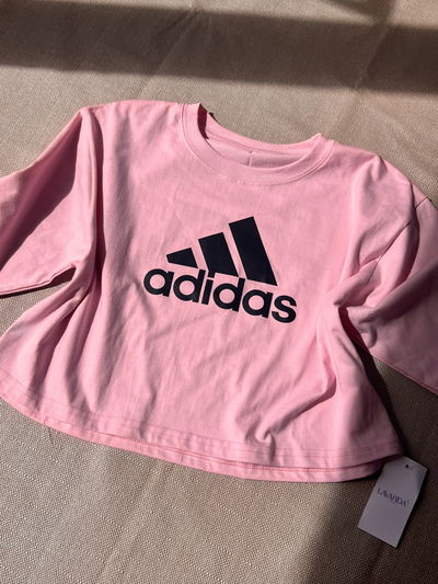 Remera CROP ADI