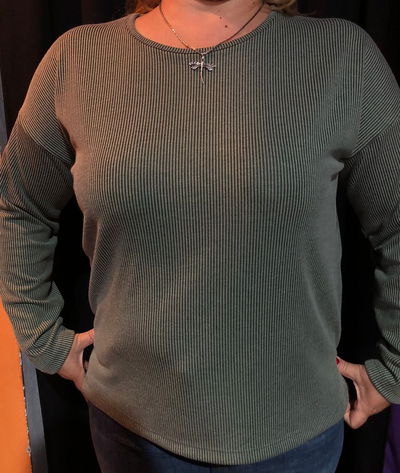 Sweater de rayas verticales en tela acanalada
