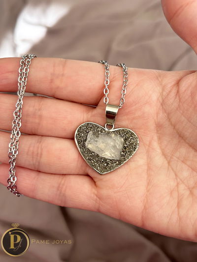 Conjunto Cuarzo Cristal y Pirita en forma de Corazón