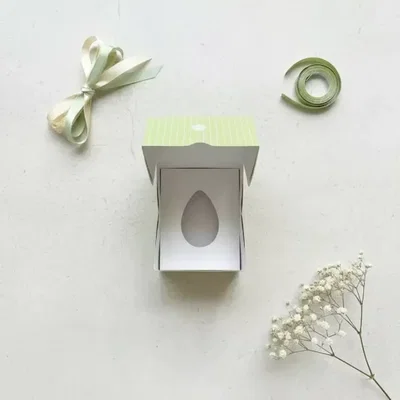 Caja Pascua Medio Huevo “Dubai” verde con dorado – 13,5x18x9 cm