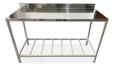 Mesa acero con rejilla y zocalo 