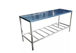 Mesa con rejilla sin zocalo 
