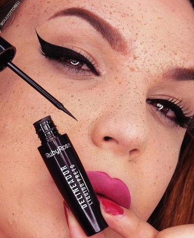 Delineador liquido Ruby Rose
