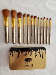 Brochas kylie en lata 