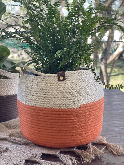 CESTA COMBINADA NARANJA Y SISAL, CON ASAS