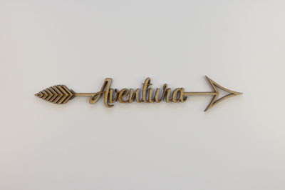 Flecha con Leyenda "Aventura"