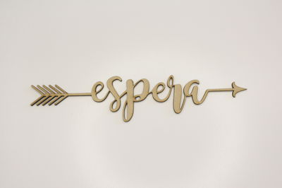 Flecha con Leyenda "Espera"