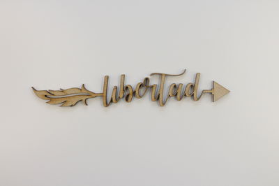 Flecha con Leyenda "Libertad"
