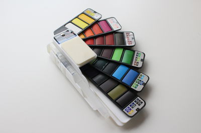 Acuarelas en Abanico x33 Colores con Pincel Recargable y Almohadilla