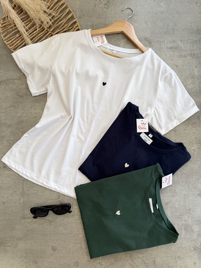 Remeras básicas algodón con corazón bordado 