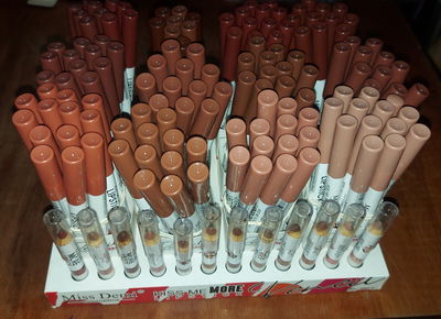 Delineador de labios, miss demis. Textura terciopelo