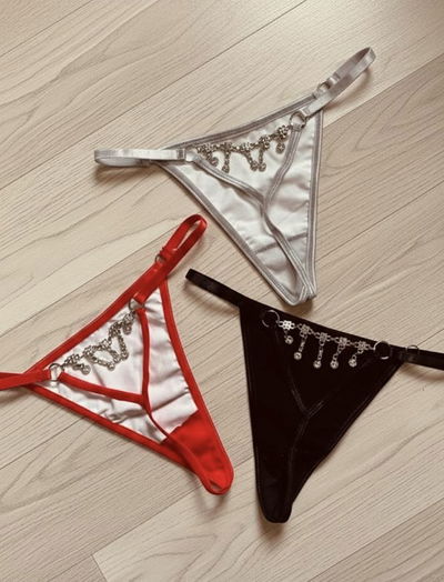 Less engomadas con piedritas