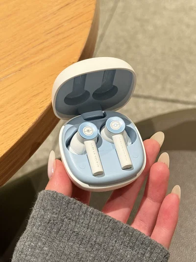 Auricular Pokemon In Ear
