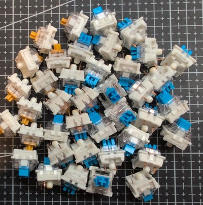 OUTLET 40 Switches Blue + Gold Clicky (fabricado por Outemu)