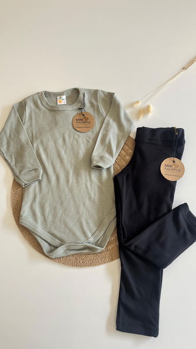 Body gris oscuro liso