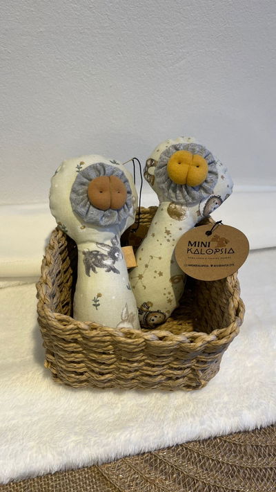Muñeco de apego (con sonajero)