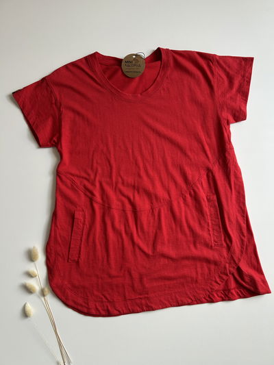Remera roja (embarazo/lactancia)