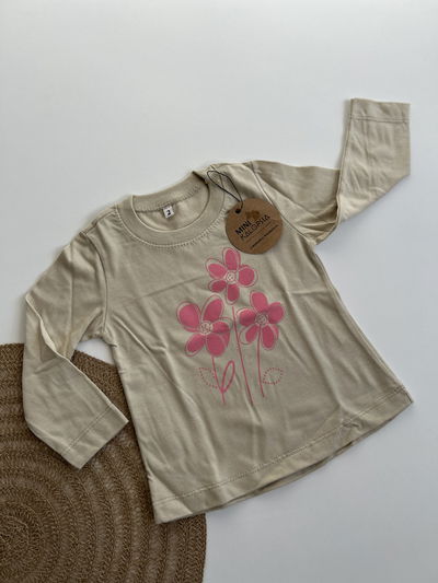 Remera beige ML c/flores rosas