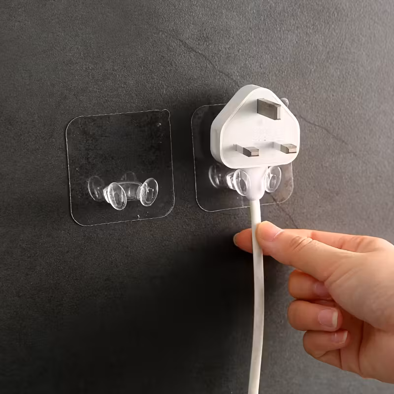 gancho autoadhesivo para enchufes