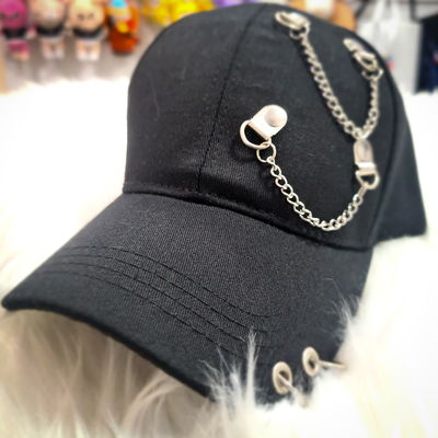 Gorra con Cadena Negra A