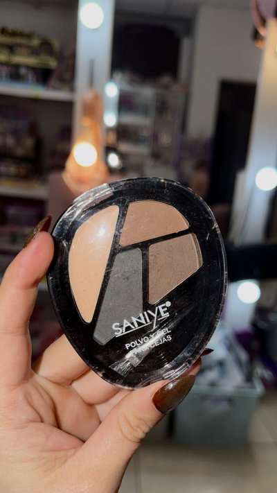 Paleta de sombras y gelpara cejas saniye