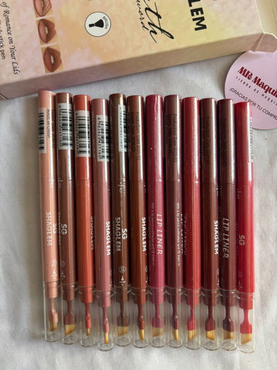 DELINEADOR DE LABIOS CON PINCEL