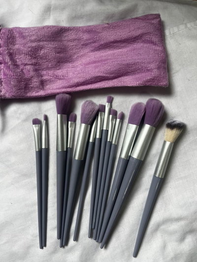 BROCHAS CON ESTUCHE DE GAMUZA