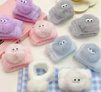 MUÑEQUERA POMPON PARA SKIN CARE X2