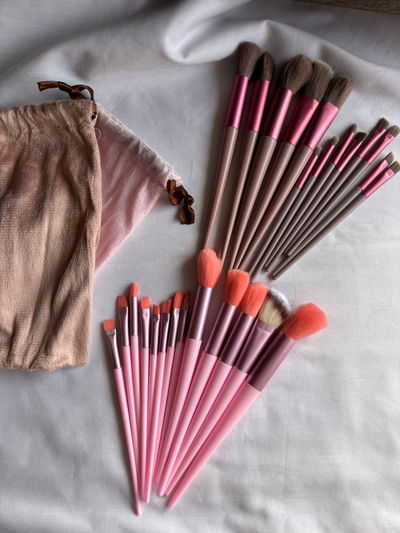 BROCHAS CON ESTUCHE DE GAMUZA
