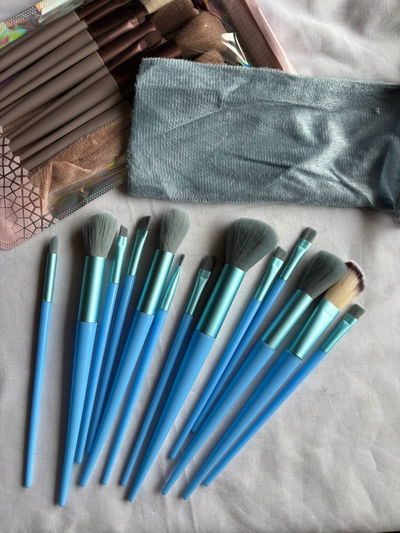 BROCHAS CON ESTUCHE GAMUZA