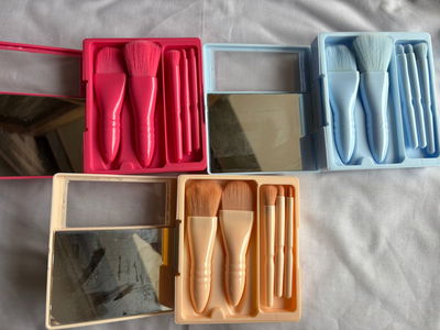 BROCHAS EN CAJITA CON ESPEJO X5